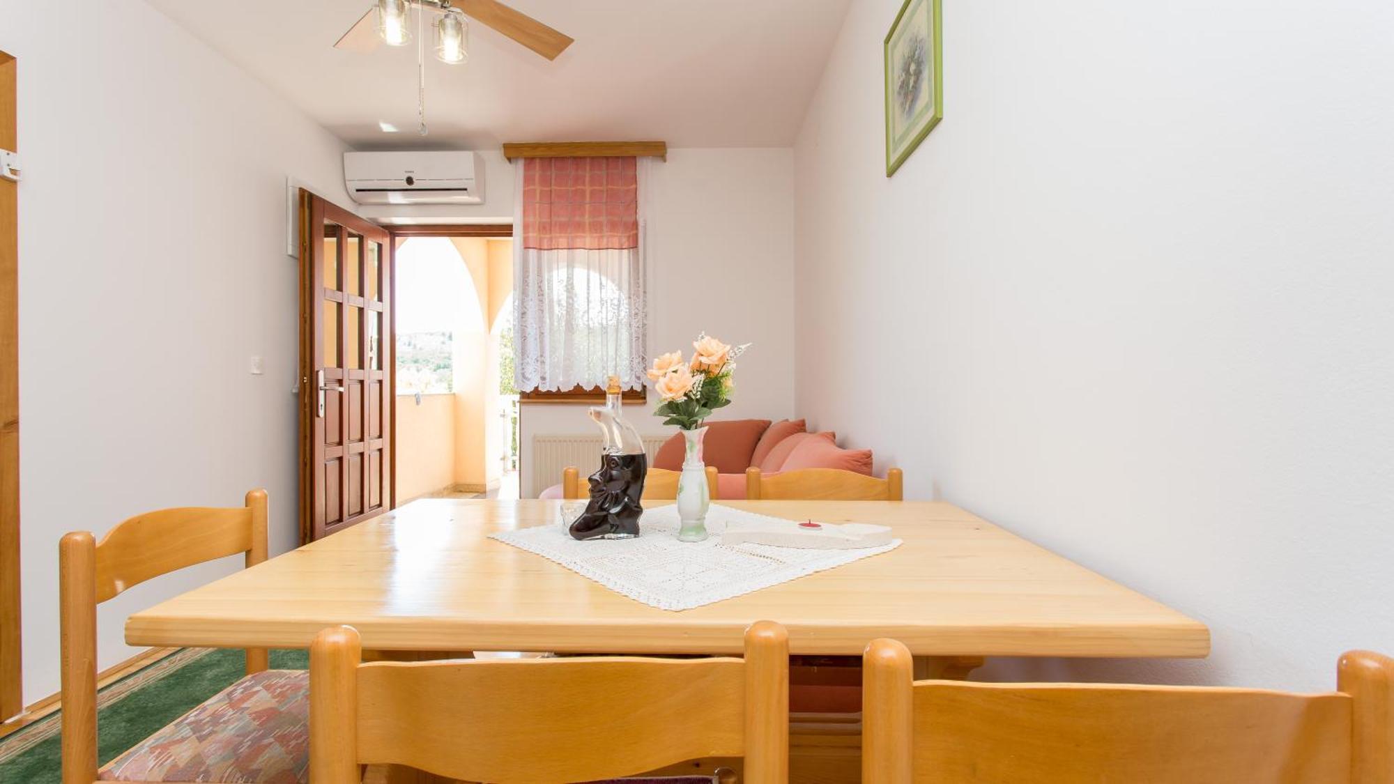 Apartment Branko Šilo Rum bild